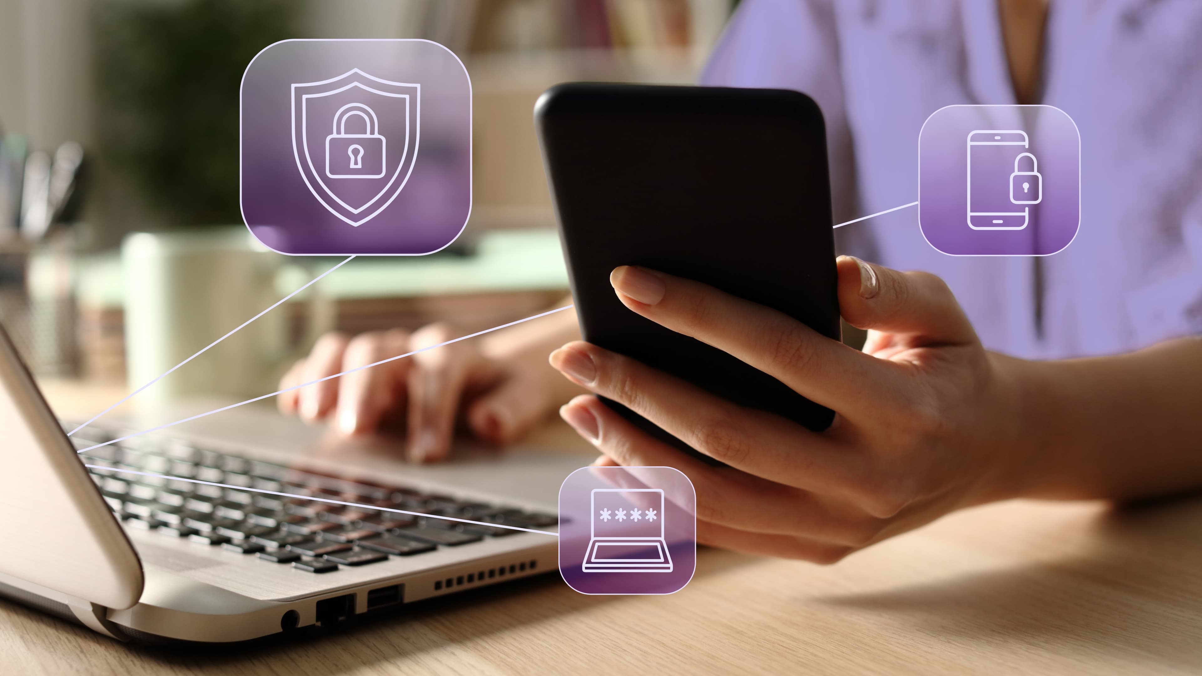 Une personne qui prend des mesures de sécurité en effectuant des transactions bancaires avec un ordinateur portable et un appareil mobile.