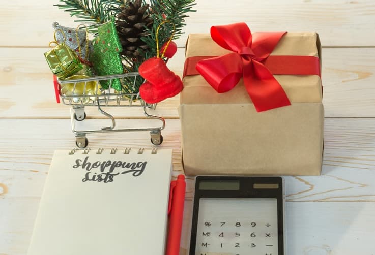 Holiday Budget: Financial Advice to Avoid Overspending